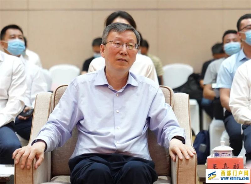 宁夏宝丰集团、宁夏燕宝慈善基金会向酒泉市捐资助学签约仪式在兰州举行(图1) 宁夏宝丰集团、宁夏燕宝慈善基金会向酒泉市捐资助学签约仪式在兰州举行(图1)