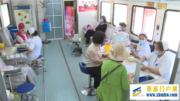 为爱“撸袖”!世界献血者日金昌市民传递大爱温暖(图1) 为爱“撸袖”!世界献血者日金昌市民传递大爱温暖(图1)