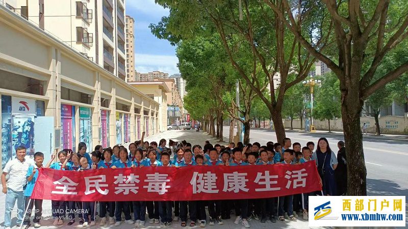 印江自治县实验小学组织学生参观“禁毒宣传教育基地”(图1) 图片1.jpg