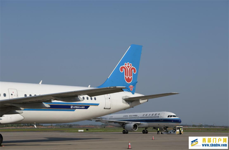 7月10日起,长沙至乌鲁木齐每天5趟航班(图1) 7月10日起,长沙至乌鲁木齐每天5趟航班(图1)