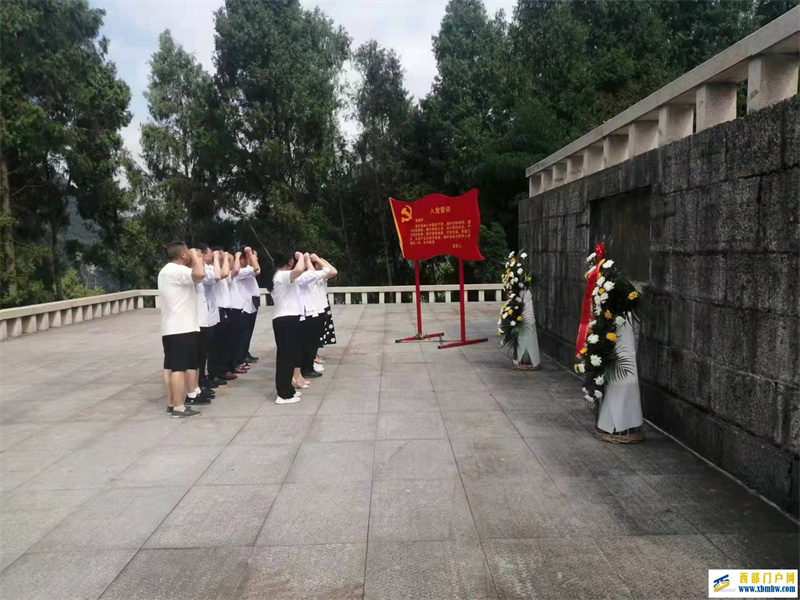 印江县农场小学党支部开展庆祝建党101周年系列活动(图3) 全体党员重温入党誓词.jpg