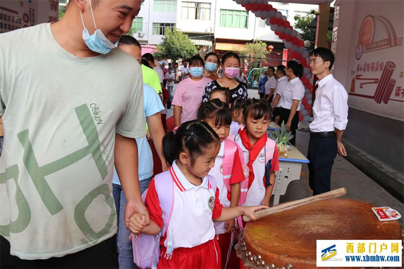 喜迎二十大 争做好少年--青溪小学迎新仪式暨开学典礼安全教育第一课(图5) 青溪小学迎新仪式暨开学典礼安全教育第一课