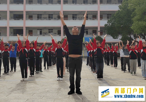 金秋十月,人美合小 合水镇中心完全小学积极练习第九套广播体操 (图1) 11.png