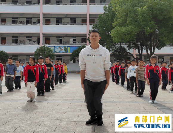 金秋十月,人美合小 合水镇中心完全小学积极练习第九套广播体操 (图2) 12.png