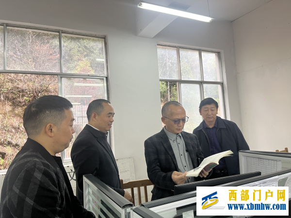 市教育局检查组一行深入刀坝中学指导“公办初中强校中期评估”工作(图3) B58CE6957D2B41970A2309A67D38B95D(1)_副本.png