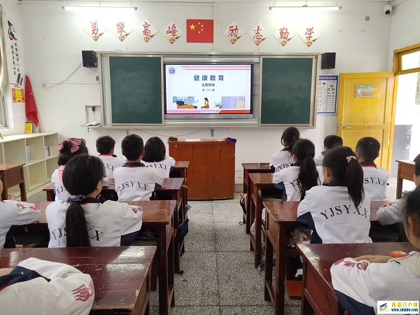 印江县实验小学开展“健康教育”主题班会(图2) 550139C088E20BDE480BDEE9A3491568.jpg