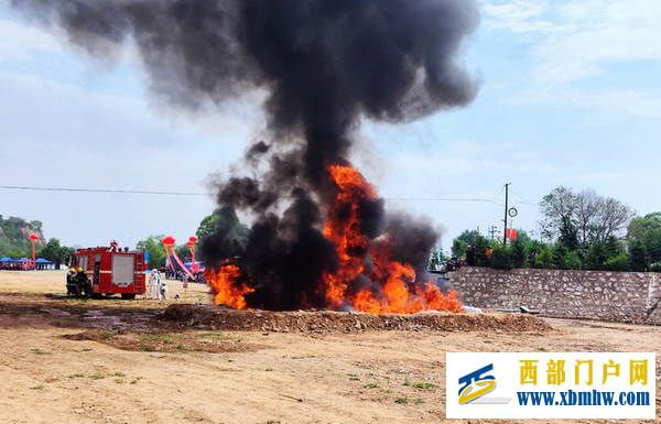 “西部能源大动脉”兰成渝管道开展油品泄漏着火应急演练(图3) 图为管道泄漏油品引发着火爆炸。.jpg