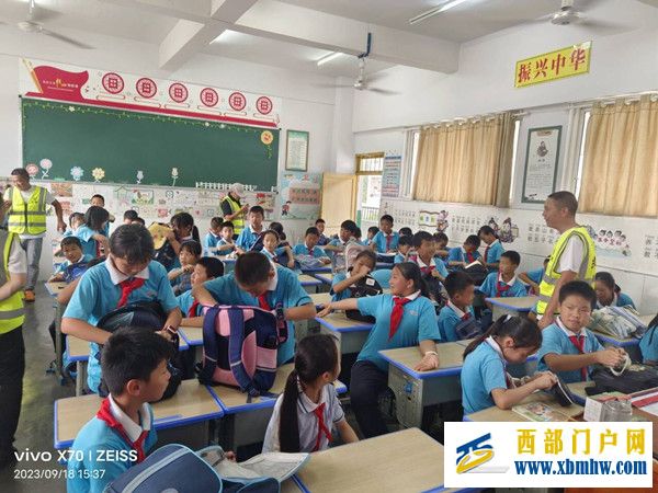 印江县实验小学校开展“管制刀具排查清缴”专项整治活动(图1) 002.jpg