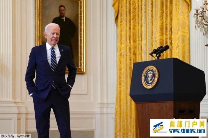 当地时间3月25日,美国总统拜登举行了上任60多天来的首场正式新闻记者会,回答了边境危机、控枪、基建计划等热点问题。 当地时间3月25日,美国总统拜登举行了上任60多天来的首场正式新闻记者会,回答了边境危机、控枪、基建计划等热点问题。