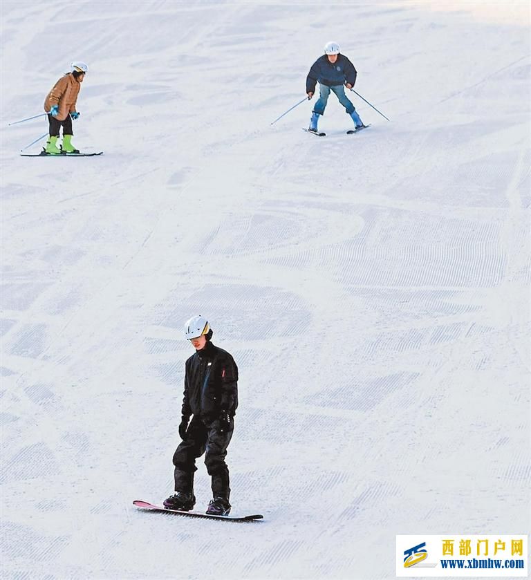 冰雪经济热力十足(图3) 冰雪经济热力十足(图3)