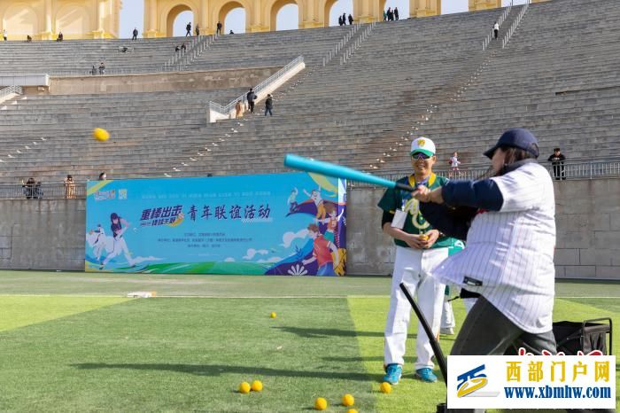 宁夏银川:青年体验棒球运动(图5) 宁夏银川:青年体验棒球运动(图5)
