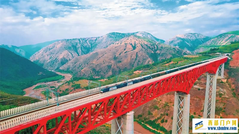 一季度中老铁路客货两旺 累计发送旅客超574万人次(图1) 一季度中老铁路客货两旺 累计发送旅客超574万人次(图1)