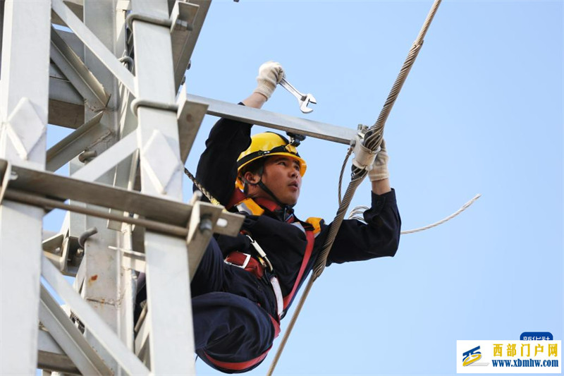 兰渝铁路甘肃段集中修加紧作业(图4) 兰渝铁路甘肃段集中修加紧作业(图4)