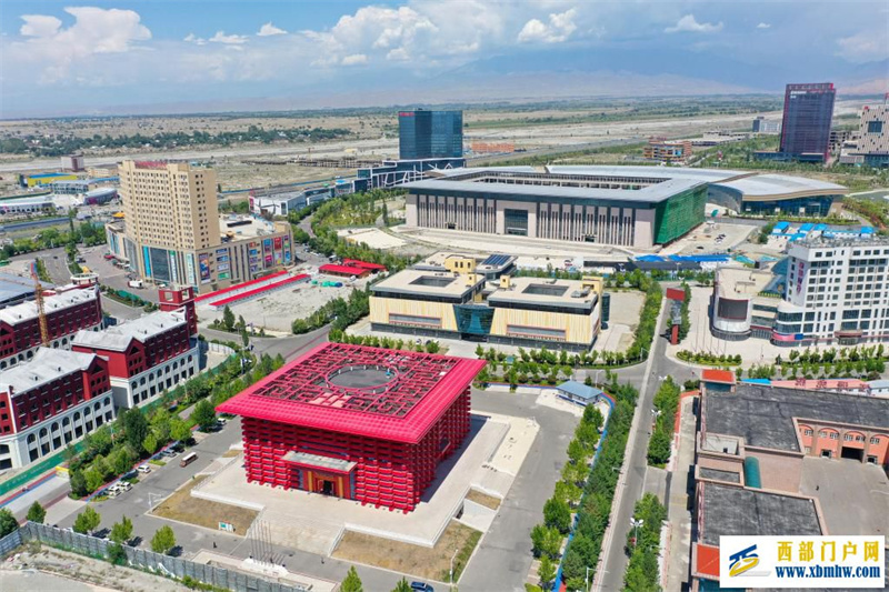 新疆霍尔果斯:跨境游、购物游火热(图2) 新疆霍尔果斯:跨境游、购物游火热(图2)