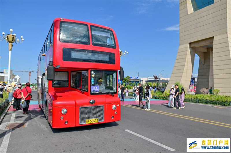 新疆霍尔果斯:跨境游、购物游火热(图5) 新疆霍尔果斯:跨境游、购物游火热(图5)