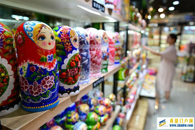 新疆霍尔果斯:跨境游、购物游火热(图7) 新疆霍尔果斯:跨境游、购物游火热(图7)