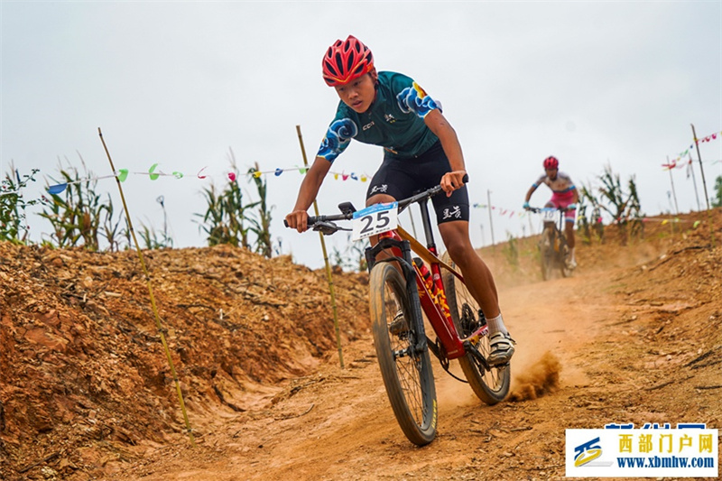 云南省第二届青少年(学生)运动会精彩纷呈(图9) 云南省第二届青少年(学生)运动会精彩纷呈(图9)