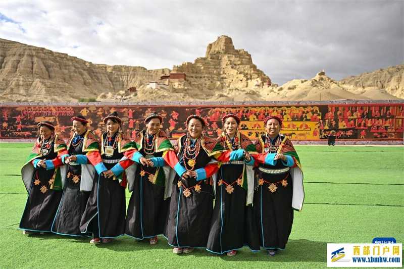 古格王国遗址脚下的非遗——“宣舞”(图2) 古格王国遗址脚下的非遗——“宣舞”(图2)
