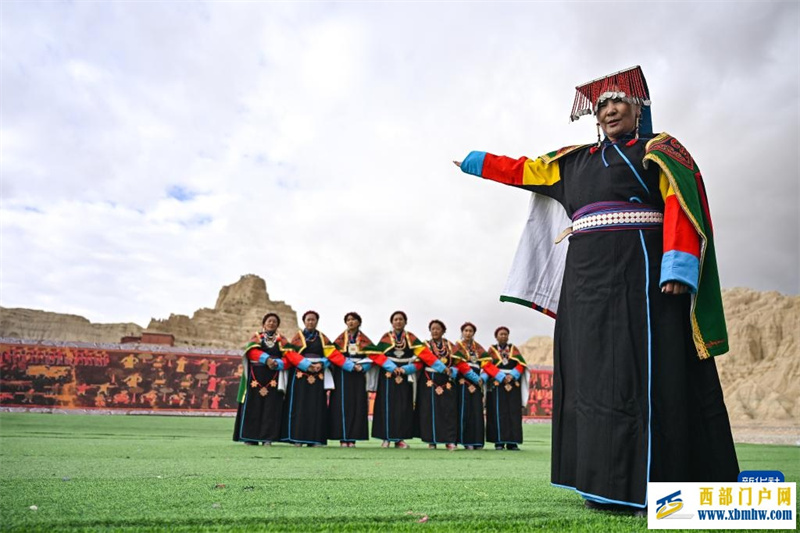 古格王国遗址脚下的非遗——“宣舞”(图4) 古格王国遗址脚下的非遗——“宣舞”(图4)