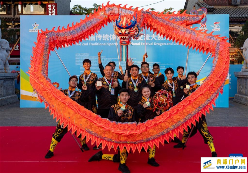 龙舞春城 情谊相连——马来西亚舞龙队的中国之旅(图6) 龙舞春城 情谊相连——马来西亚舞龙队的中国之旅(图6)