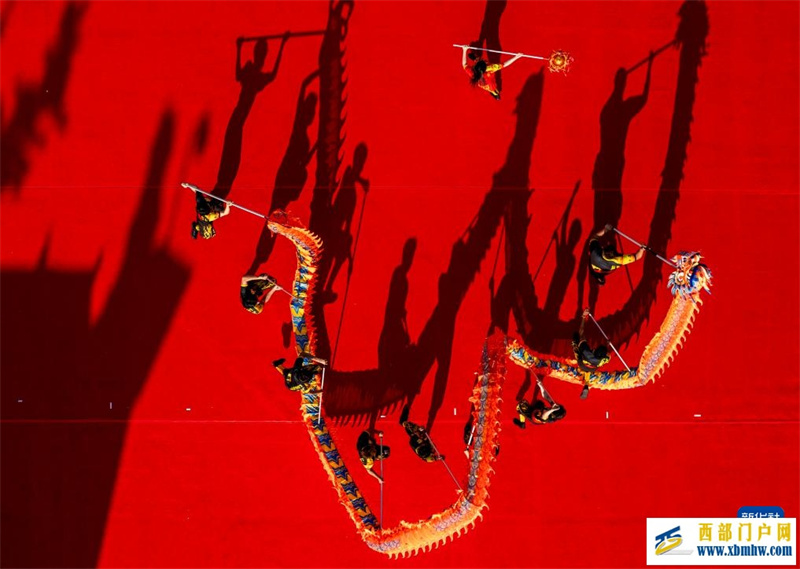 龙舞春城 情谊相连——马来西亚舞龙队的中国之旅(图7) 龙舞春城 情谊相连——马来西亚舞龙队的中国之旅(图7)