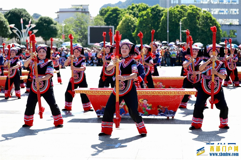 “千人打榔舞”天等邀您共赏非遗盛宴(图4) “千人打榔舞”天等邀您共赏非遗盛宴(图4)