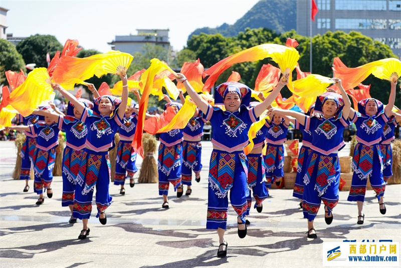 “千人打榔舞”天等邀您共赏非遗盛宴(图6) “千人打榔舞”天等邀您共赏非遗盛宴(图6)