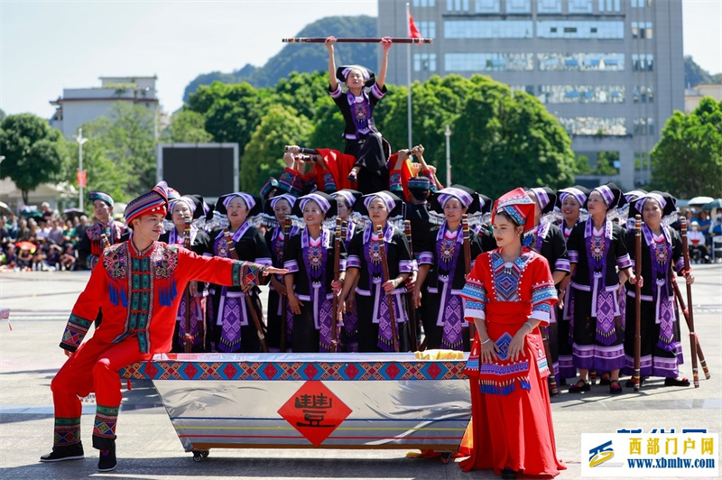 “千人打榔舞”天等邀您共赏非遗盛宴(图7) “千人打榔舞”天等邀您共赏非遗盛宴(图7)