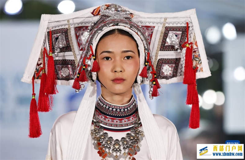 镜头连中外 | 楚雄彝绣“秀”巴黎(图4) 镜头连中外 | 楚雄彝绣“秀”巴黎(图4)