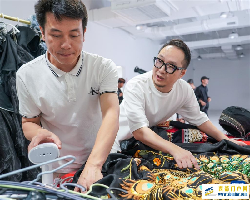 镜头连中外 | 楚雄彝绣“秀”巴黎(图10) 镜头连中外 | 楚雄彝绣“秀”巴黎(图10)