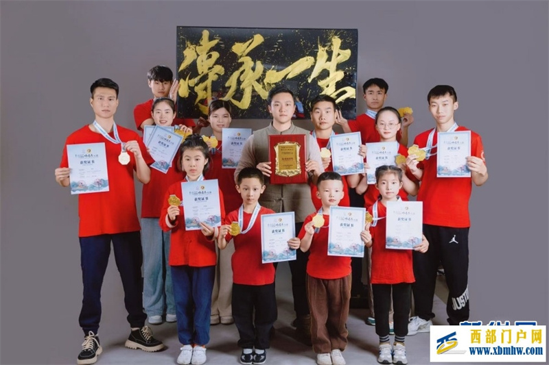 2024年国际咏春拳大赛 云南这个拳馆斩获89枚奖牌(图1) 2024年国际咏春拳大赛 云南这个拳馆斩获89枚奖牌(图1)