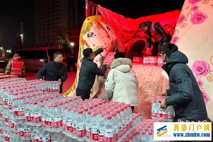 宁夏银川兴庆区捐赠救援物资驰援定日县地震灾区(图2) 宁夏银川兴庆区捐赠救援物资驰援定日县地震灾区(图2)