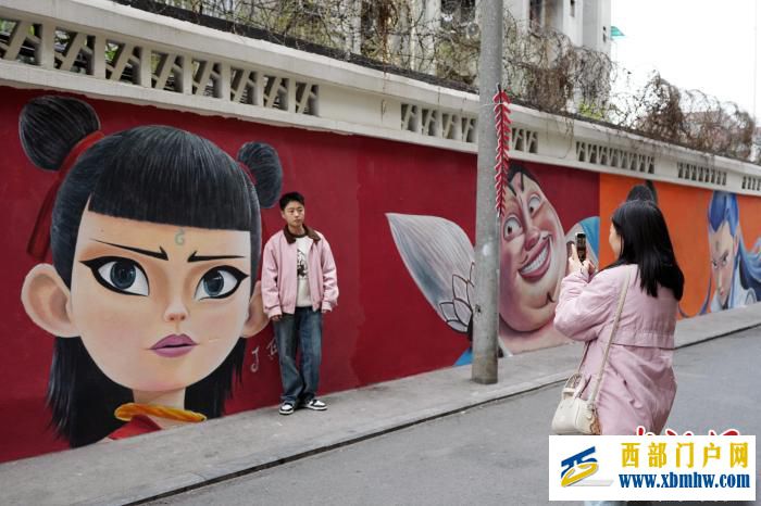 成都一街区哪吒形象墙成为网红打卡点(图1) 成都一街区哪吒形象墙成为网红打卡点