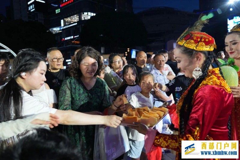 “瓜香溢山城·渝哈一家亲”活动在重庆市江北区隆重举行(图5) “瓜香溢山城·渝哈一家亲”活动在重庆市江北区隆重举行(图5)