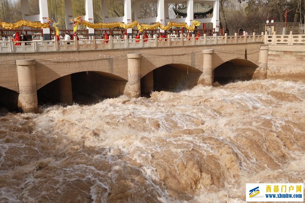 宁夏:引黄灌区正式开闸 河湖田野“喝饱”春水(图2) 宁夏:引黄灌区正式开闸 河湖田野“喝饱”春水(图2)