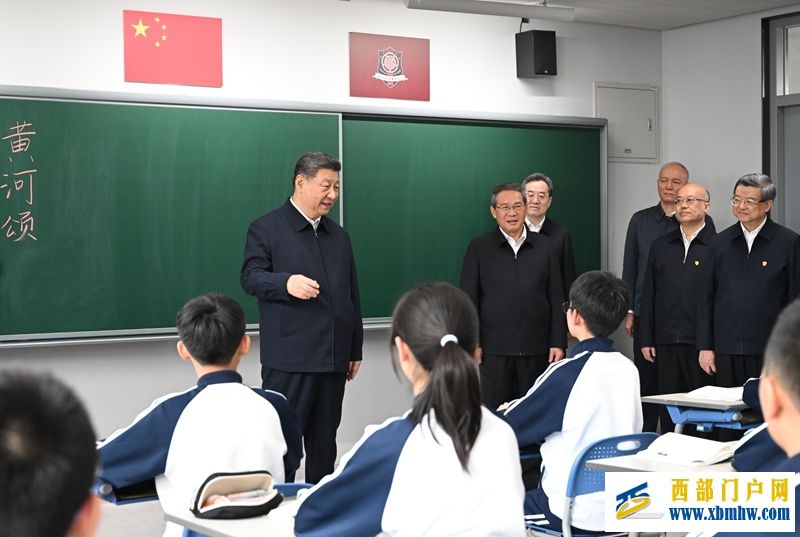 习近平在河北雄安新区考察(图7) 习近平在河北雄安新区考察(图7)